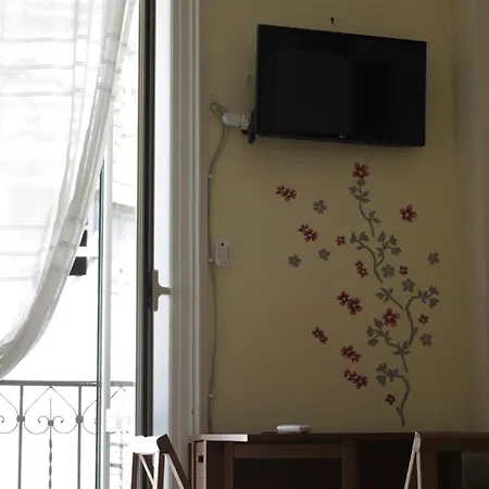 Casa Prilla Metro Materdei * Naples