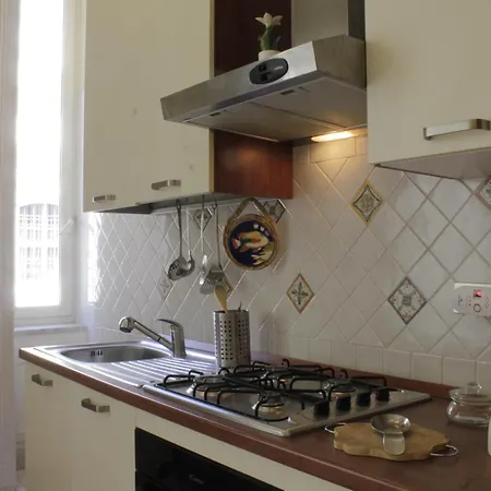Casa Prilla Metro Materdei * Naples